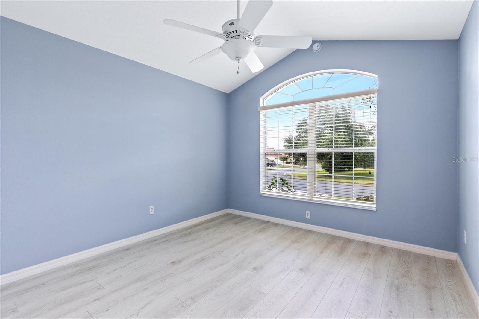 Image 22 of 28 For 611 Allenwood Loop