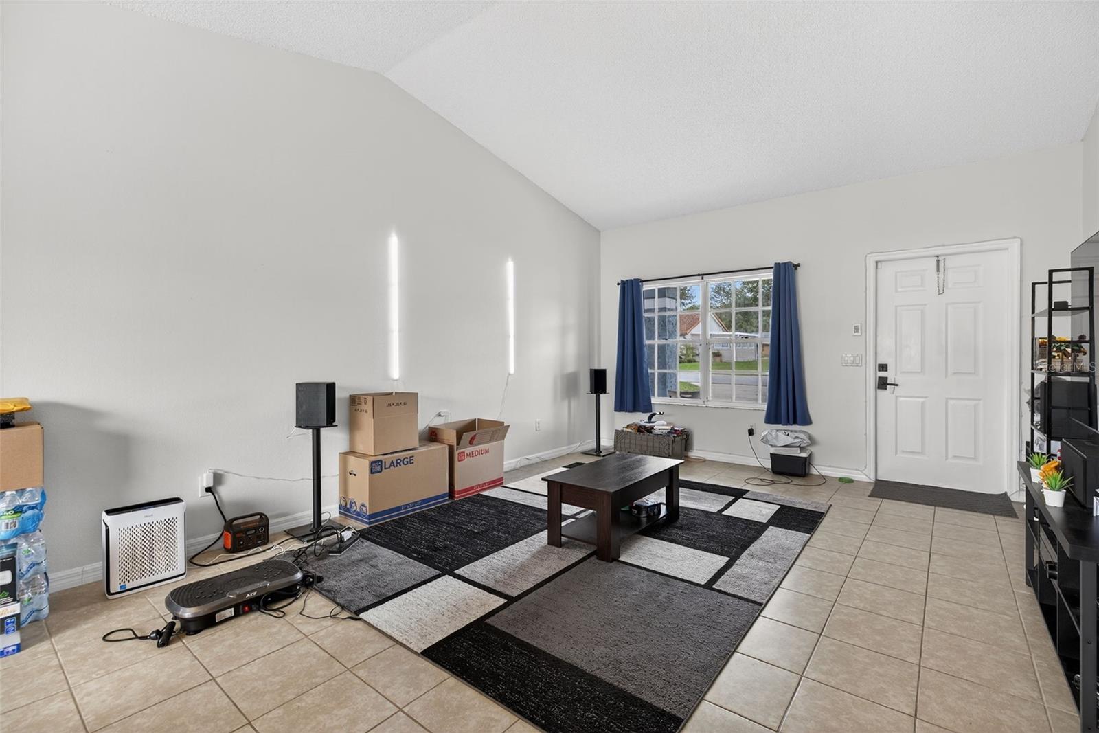 Image 4 of 40 For 316 Oak Track Drive