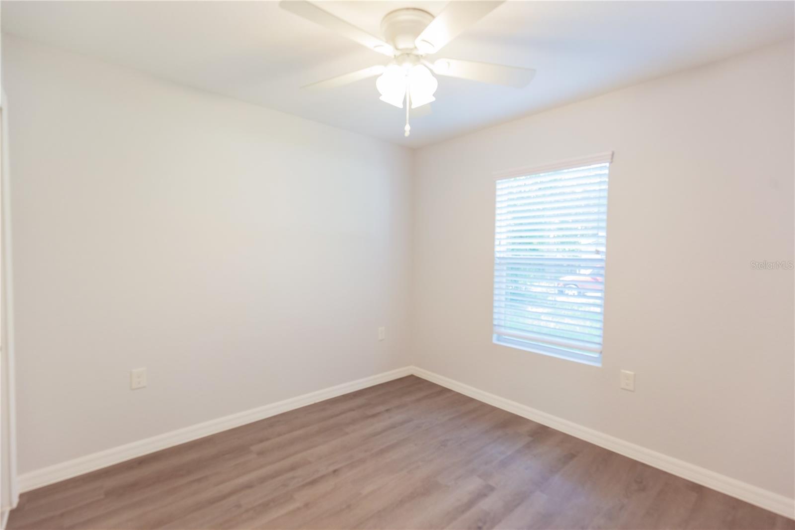 Image 15 of 30 For 15451 6th Circle