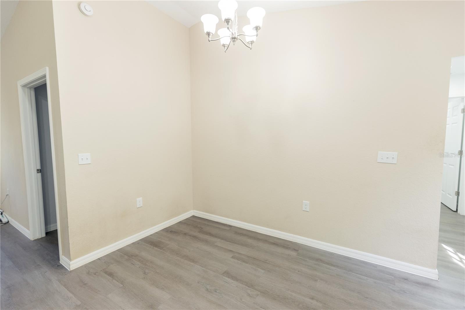 Image 6 of 30 For 15451 6th Circle