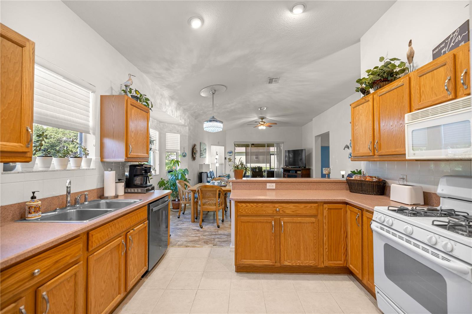Image 10 of 49 For 1824 Zoe Court