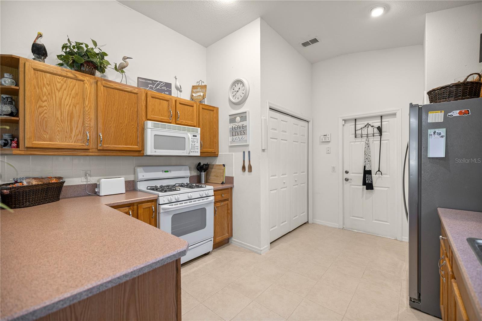 Image 15 of 49 For 1824 Zoe Court