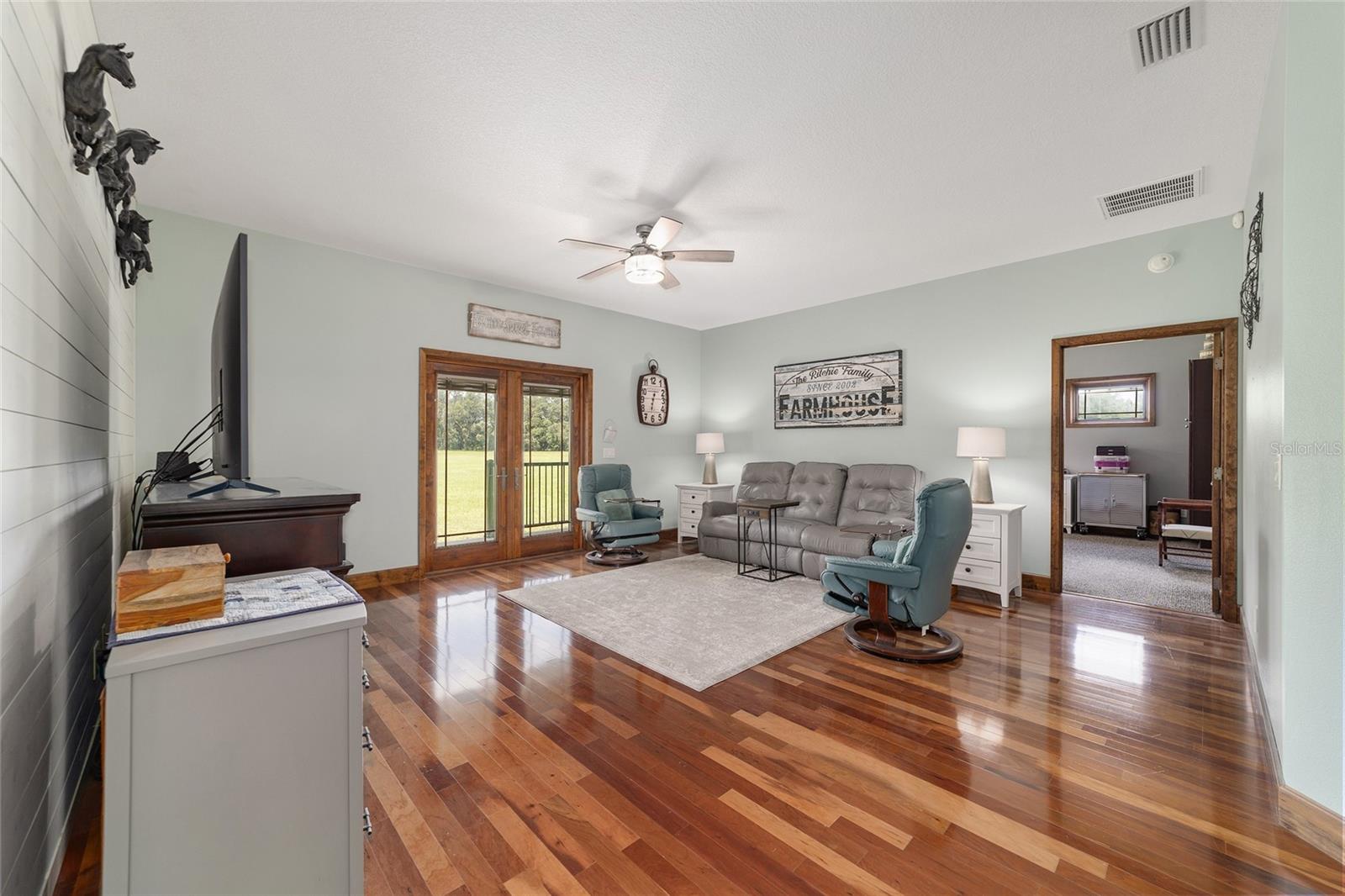 Image 18 of 96 For 975 Cr 542e  