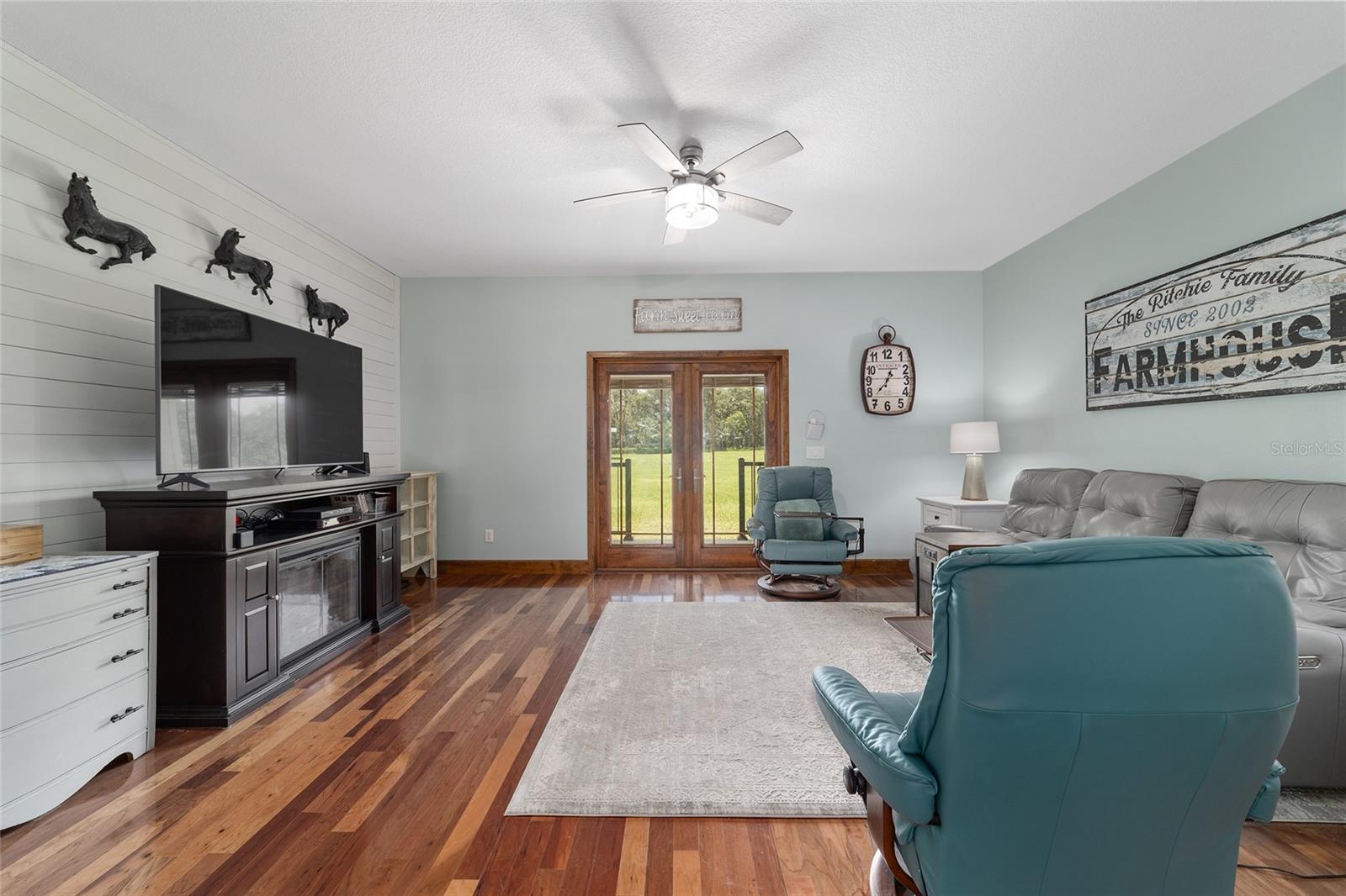 Image 23 of 96 For 975 Cr 542e  
