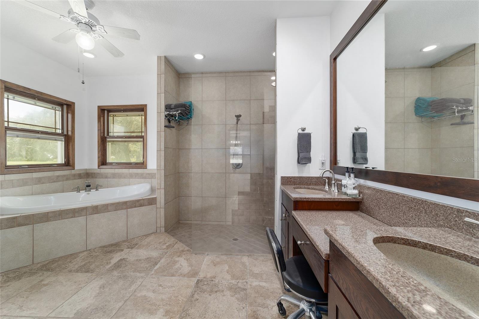 Image 34 of 96 For 975 Cr 542e  