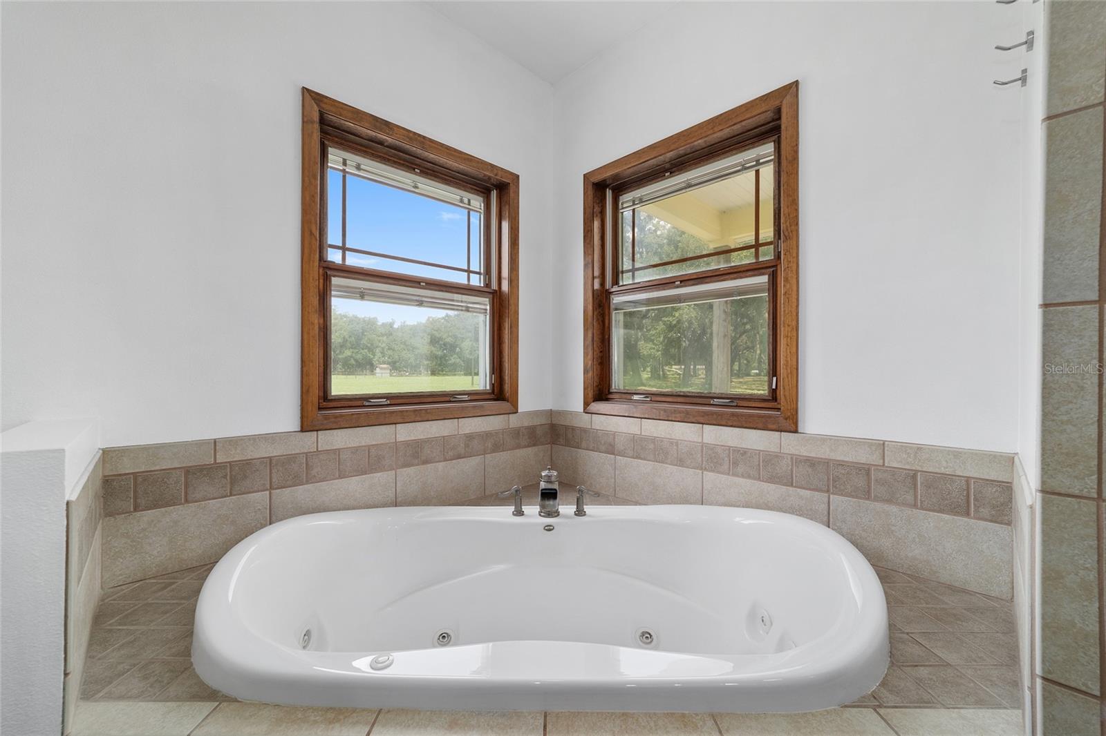 Image 36 of 96 For 975 Cr 542e  