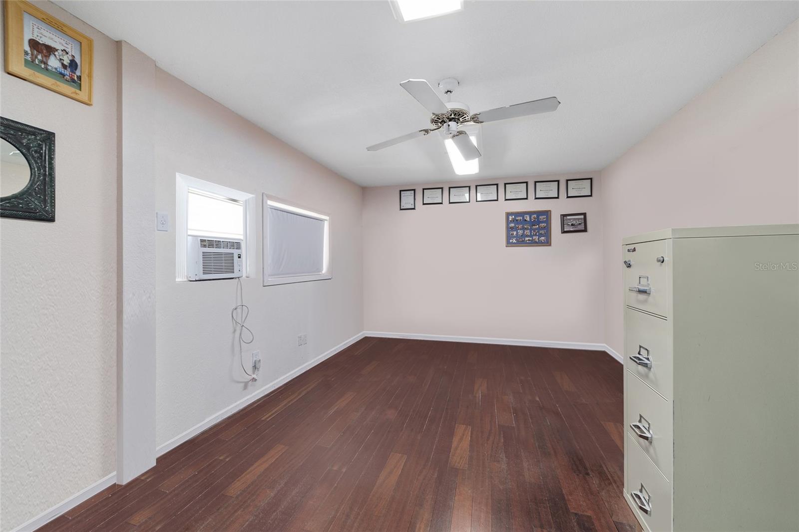 Image 74 of 96 For 975 Cr 542e  