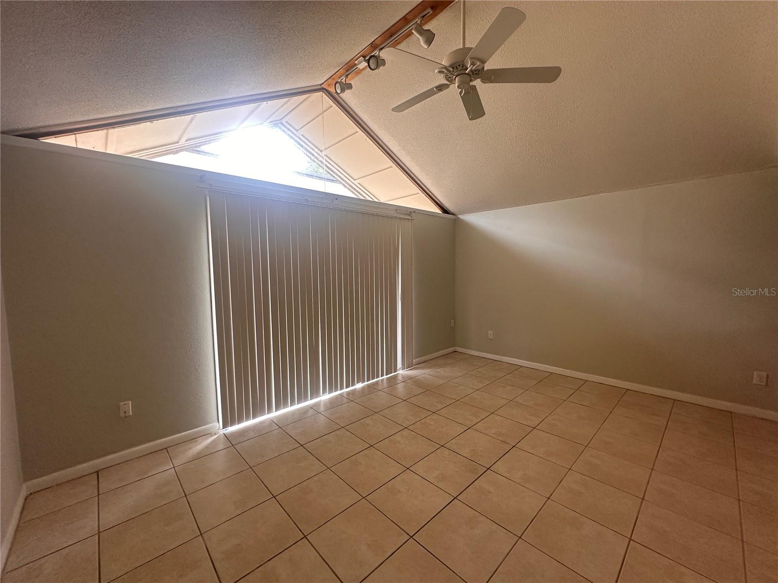 Image 6 of 9 For 2214 Silver Springs Boulevard