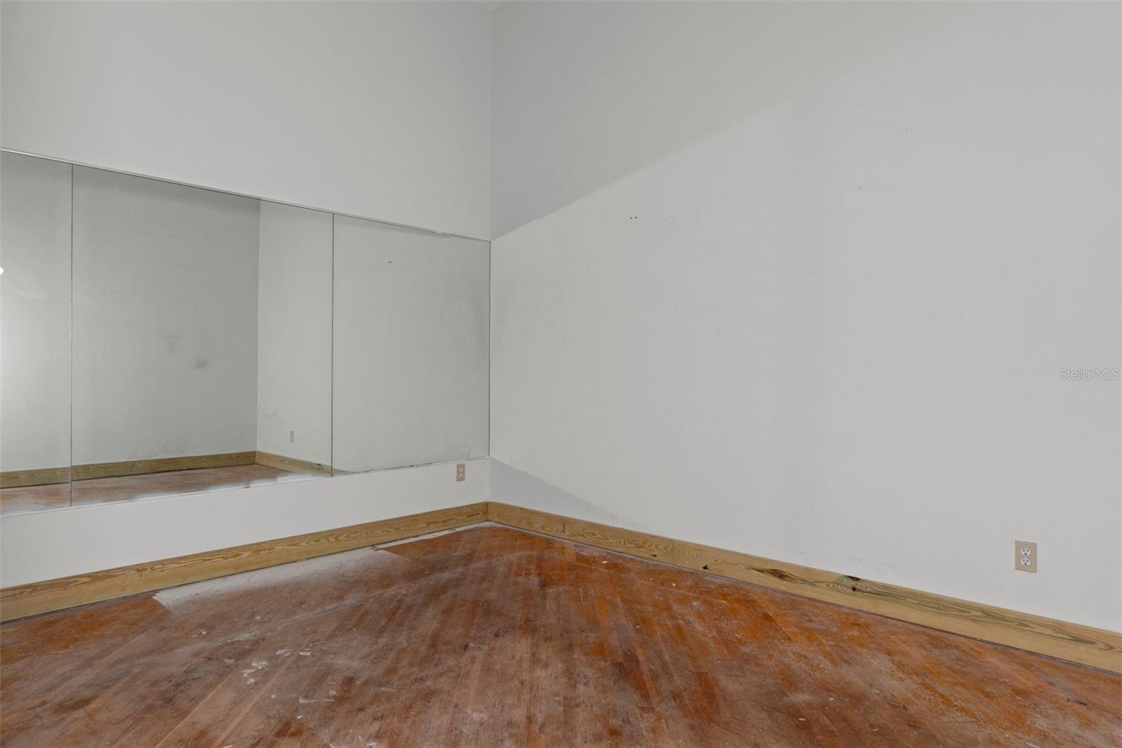 Listing photo id 16 for 2602 Highway 44 W