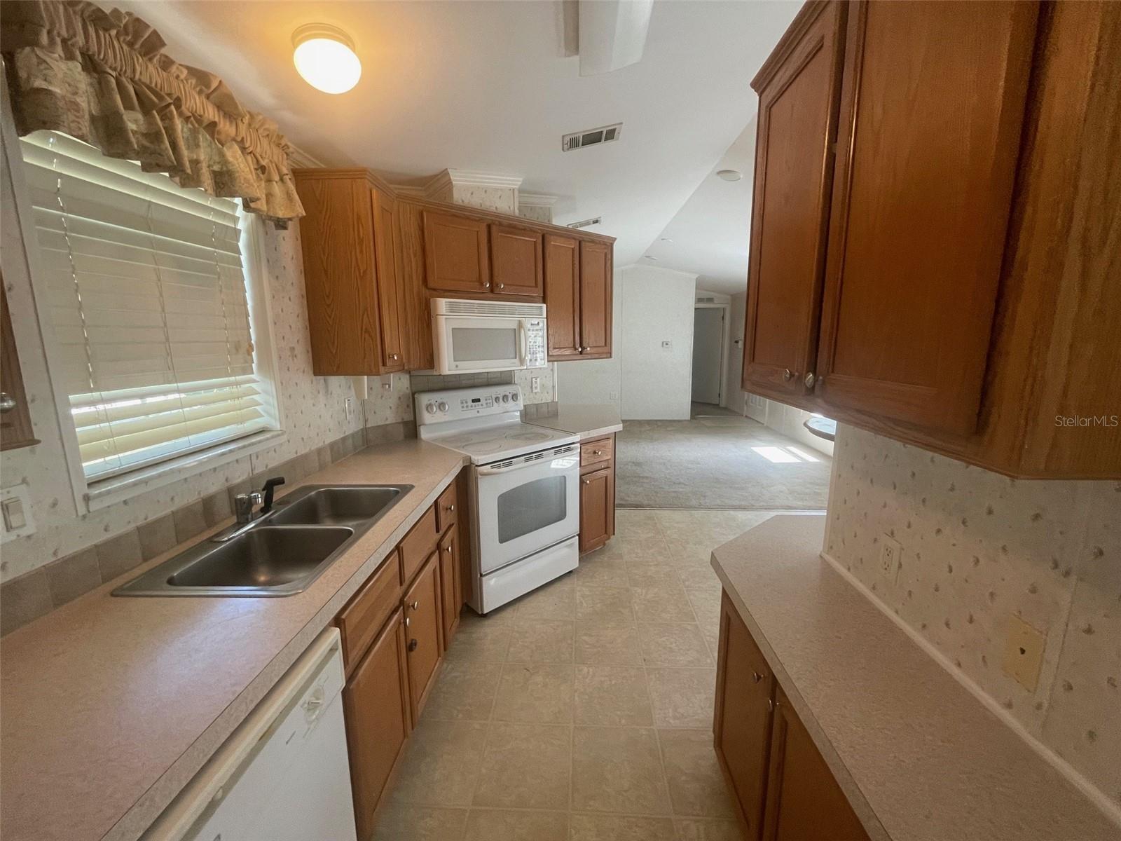 Image 5 of 14 For 12660 78th Terrace 13