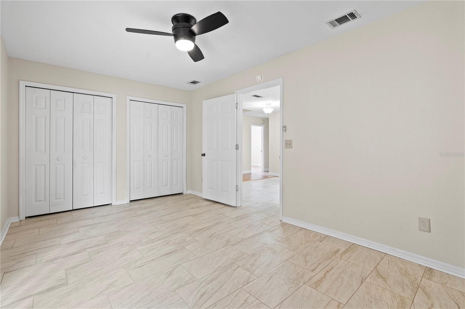 Image 23 of 43 For 2864 40th Avenue