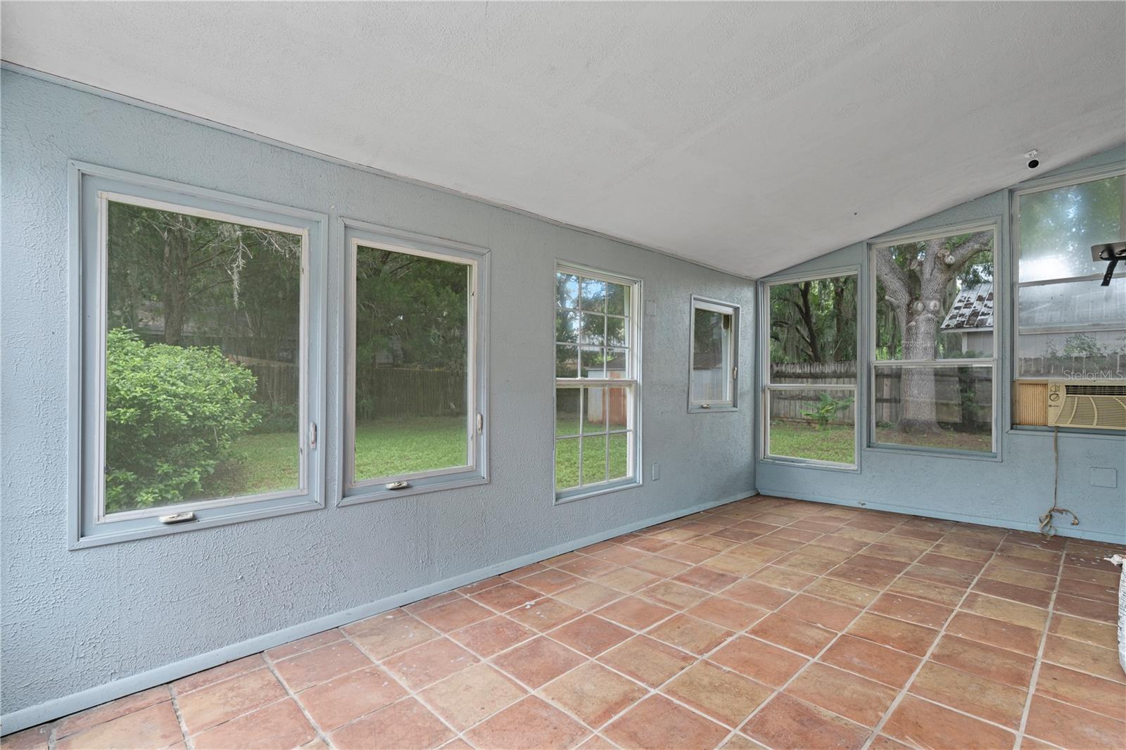 Image 24 of 43 For 2864 40th Avenue