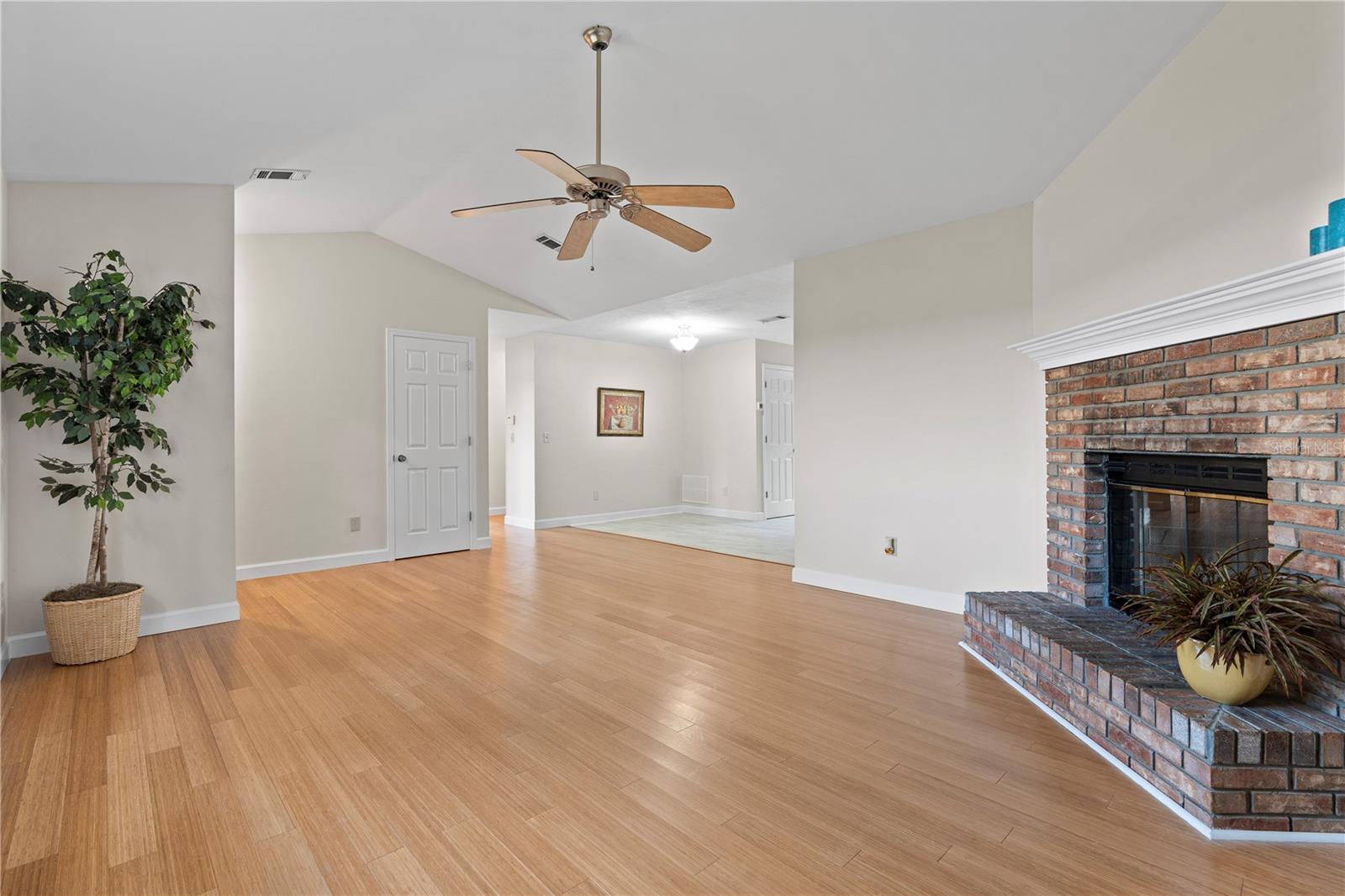 Image 7 of 43 For 2864 40th Avenue