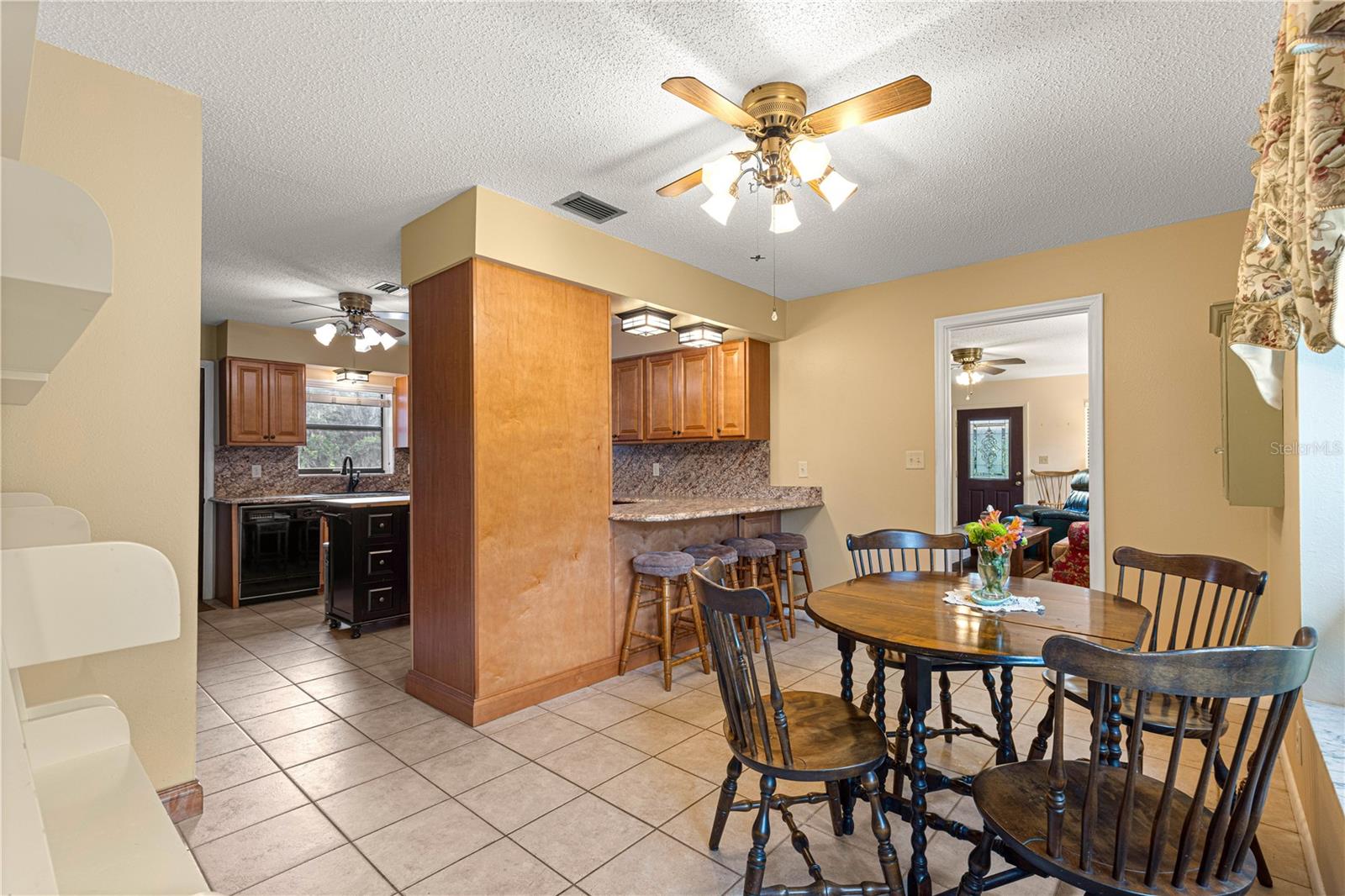 Listing photo id 13 for 40 Wintergreen Way