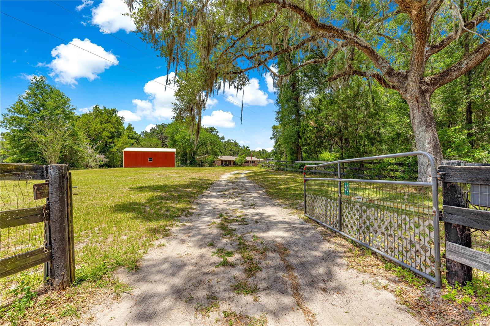 Listing photo id 2 for 40 Wintergreen Way