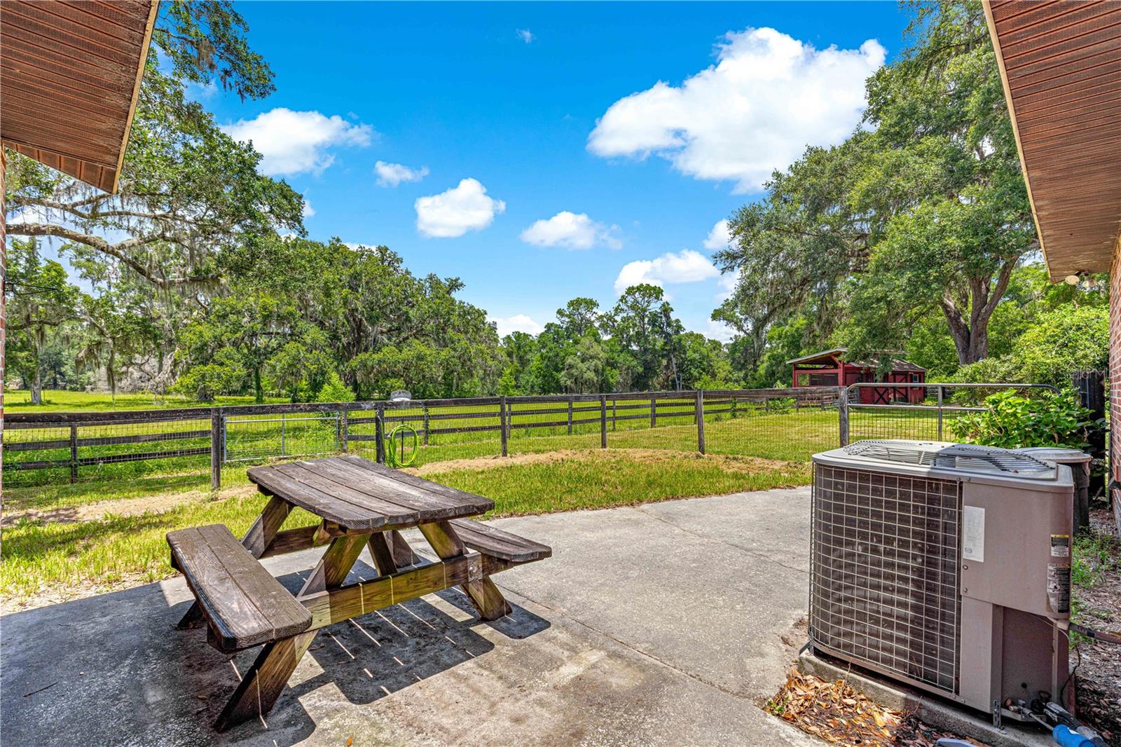 Listing photo id 44 for 40 Wintergreen Way
