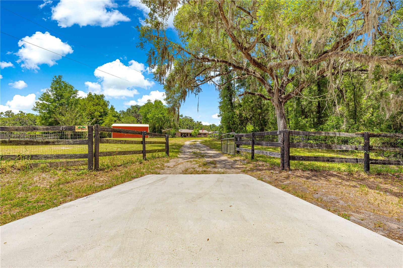 Listing photo id 3 for 40 Wintergreen Way