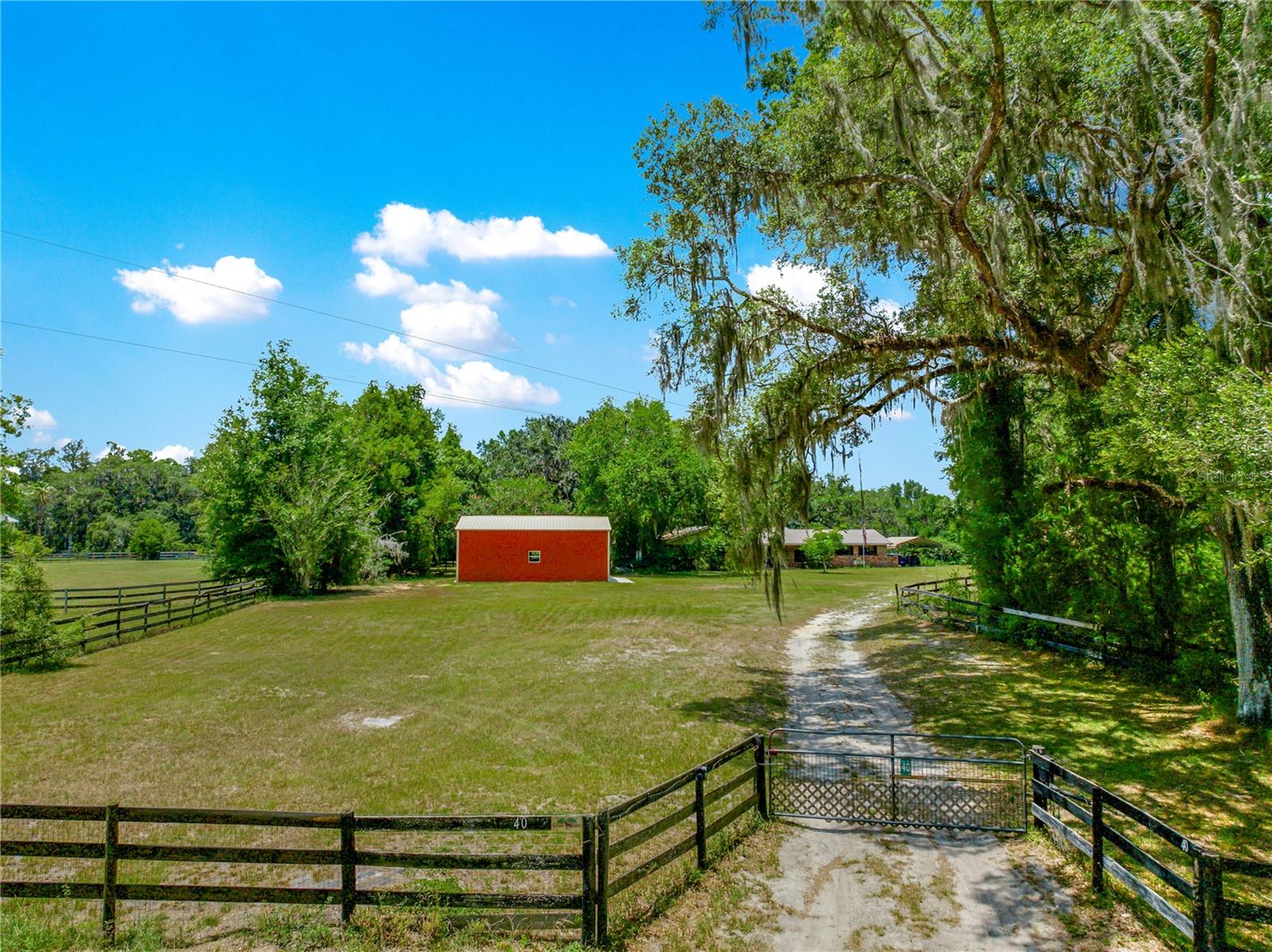 Listing photo id 4 for 40 Wintergreen Way