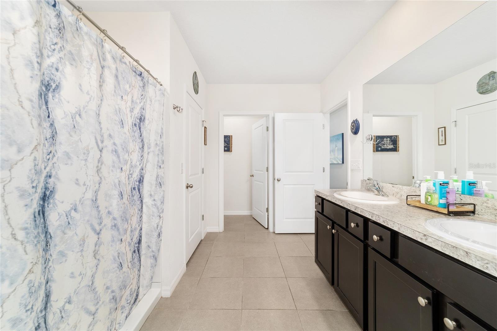 Listing photo id 9 for 2552 42nd Road