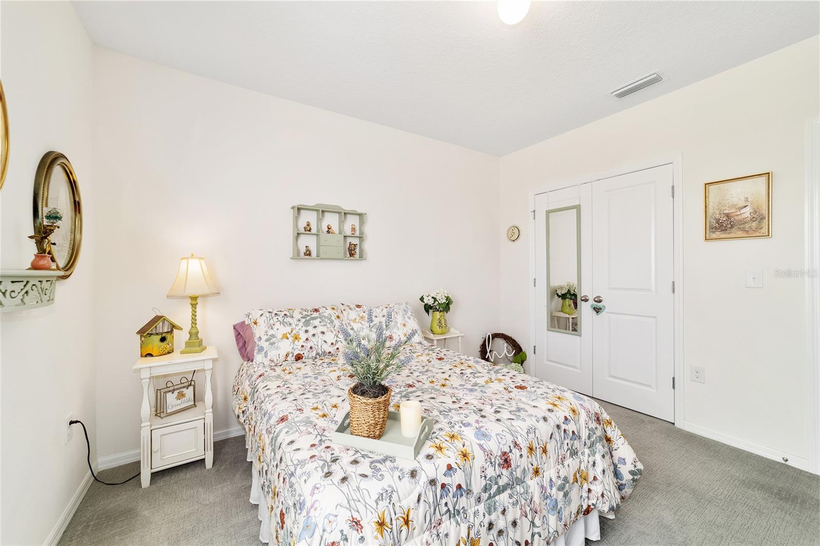 Listing photo id 10 for 2552 42nd Road