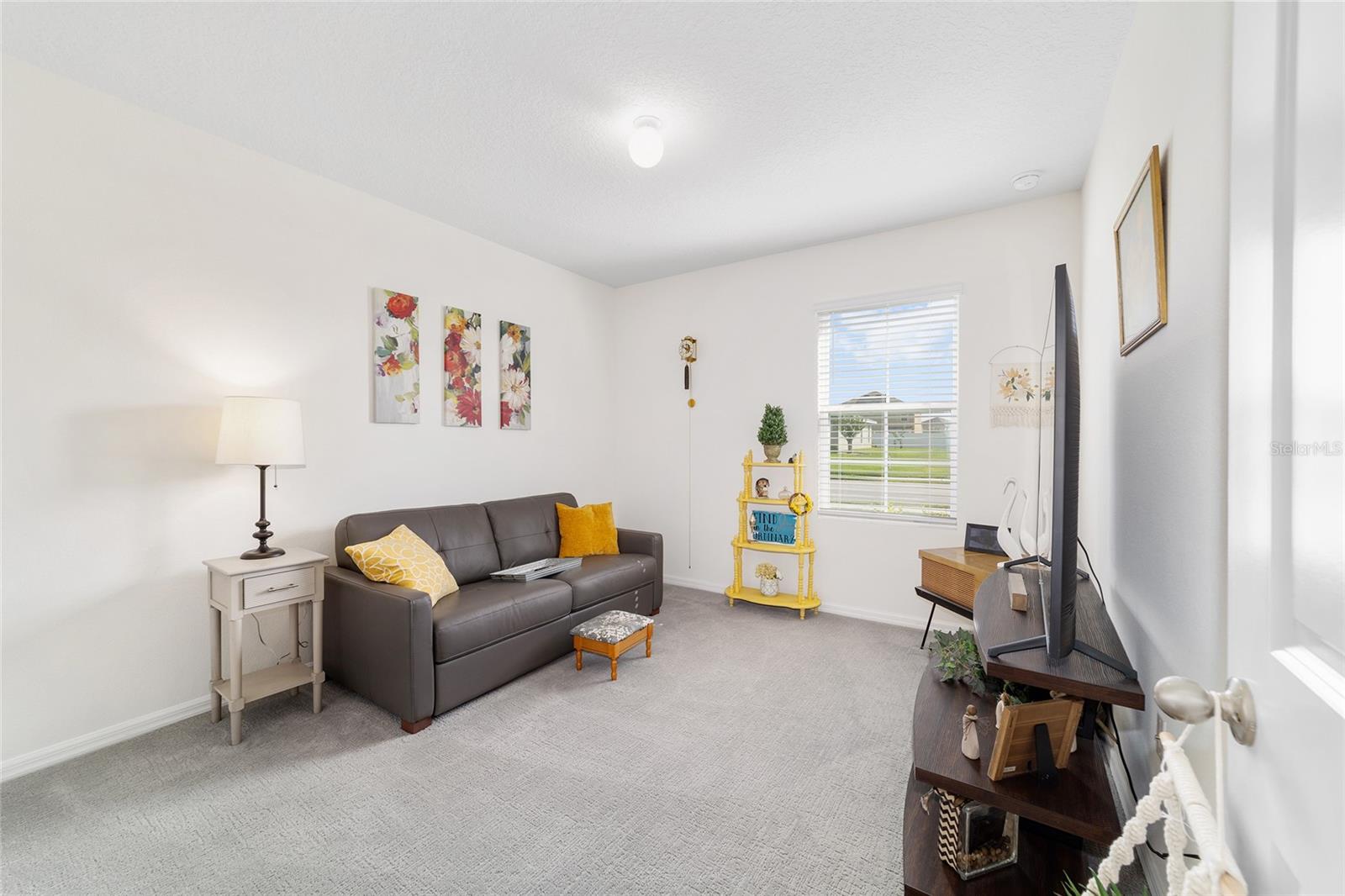 Listing photo id 11 for 2552 42nd Road