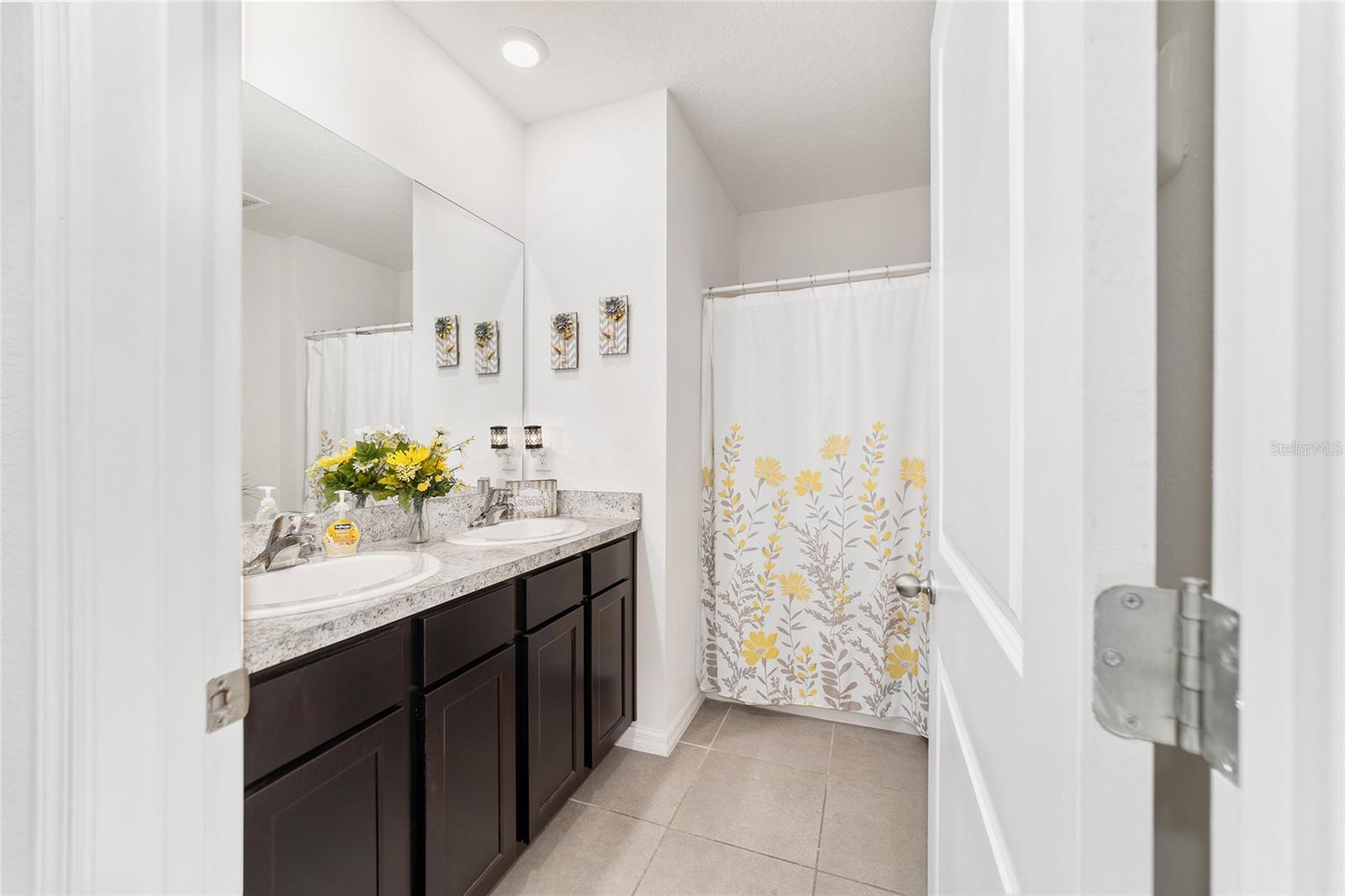 Listing photo id 12 for 2552 42nd Road
