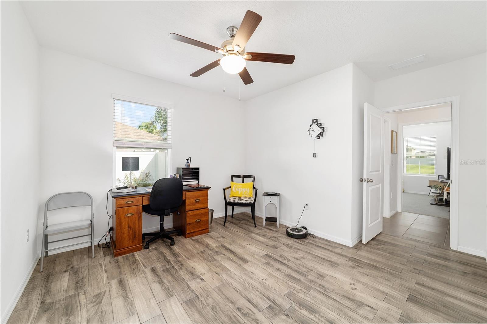 Listing photo id 13 for 2552 42nd Road