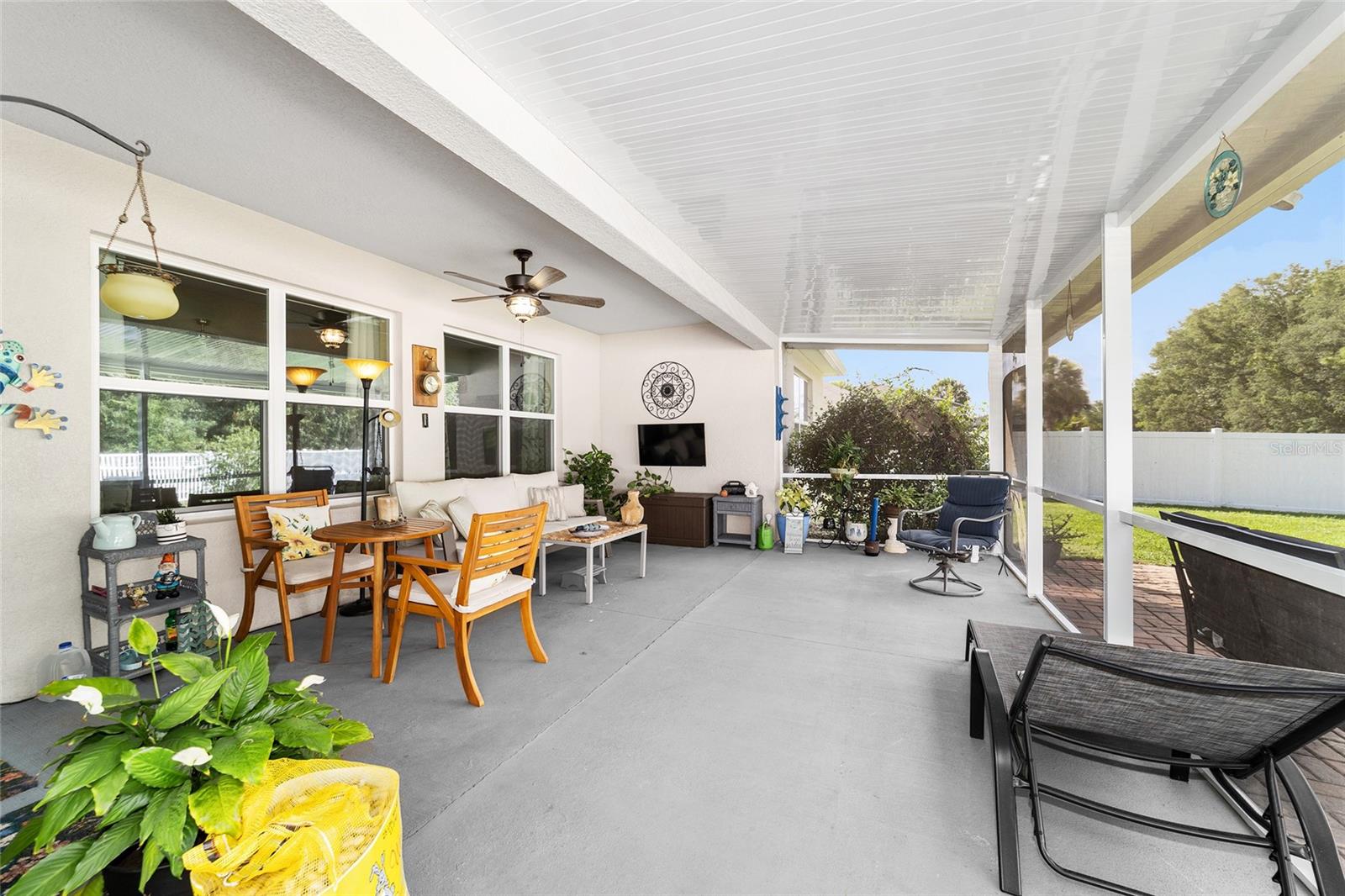 Listing photo id 15 for 2552 42nd Road