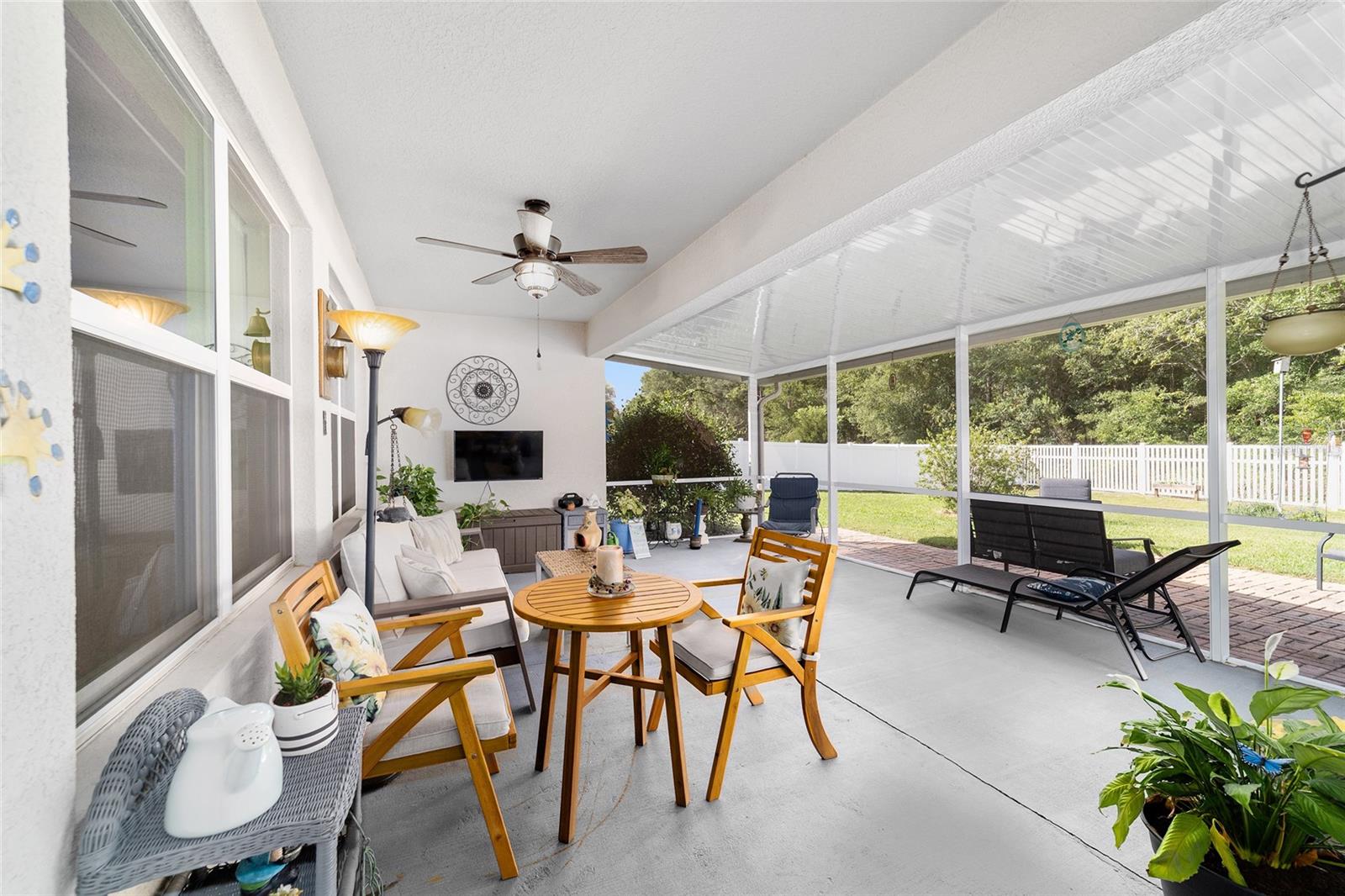 Listing photo id 16 for 2552 42nd Road