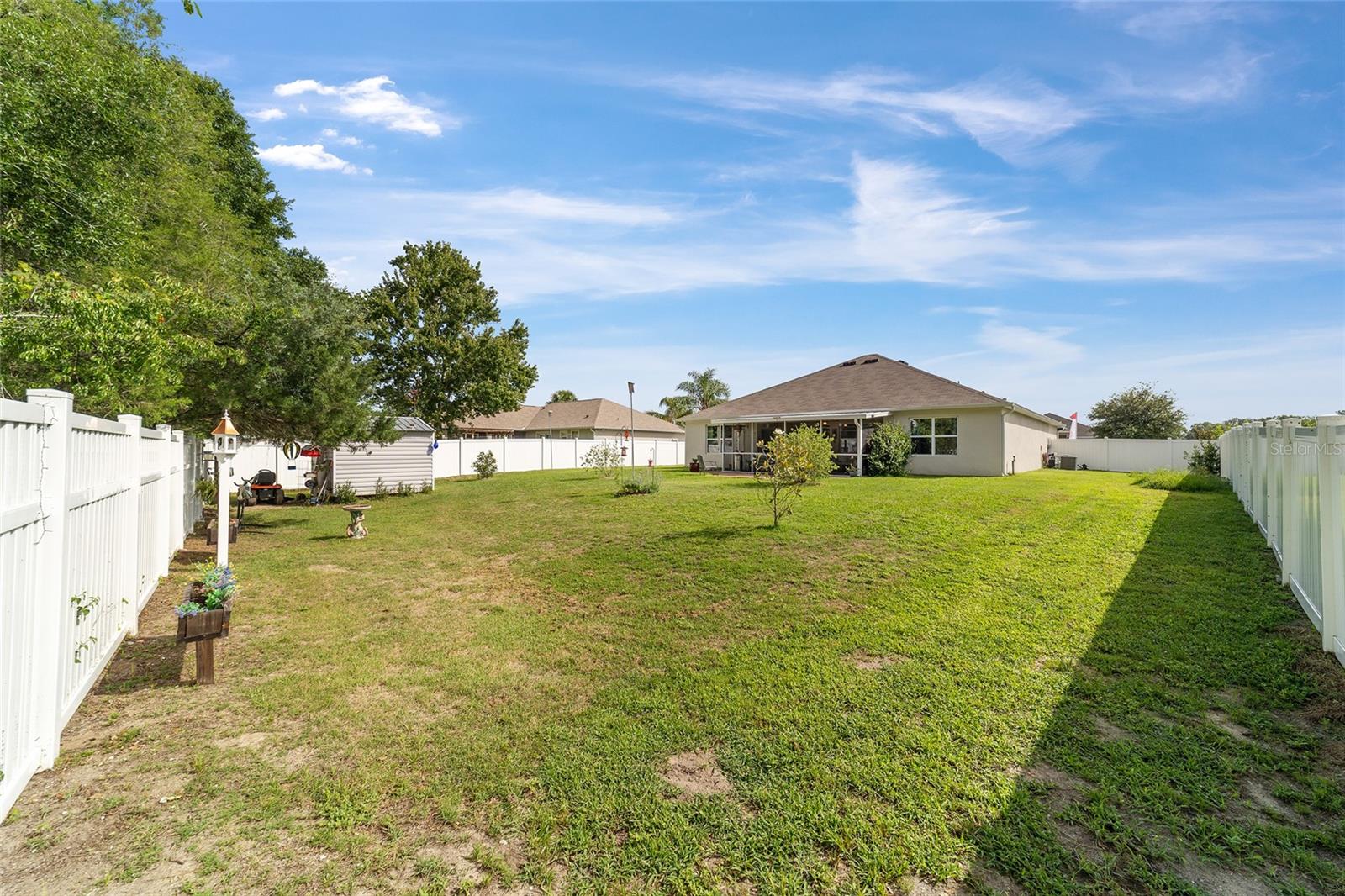 Listing photo id 18 for 2552 42nd Road
