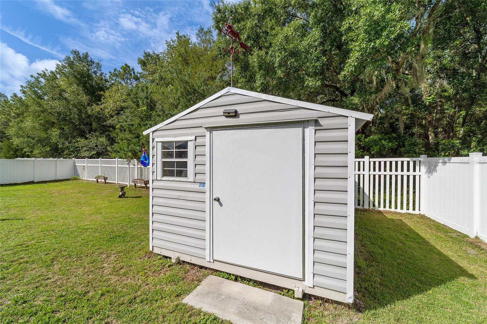 Listing photo id 19 for 2552 42nd Road