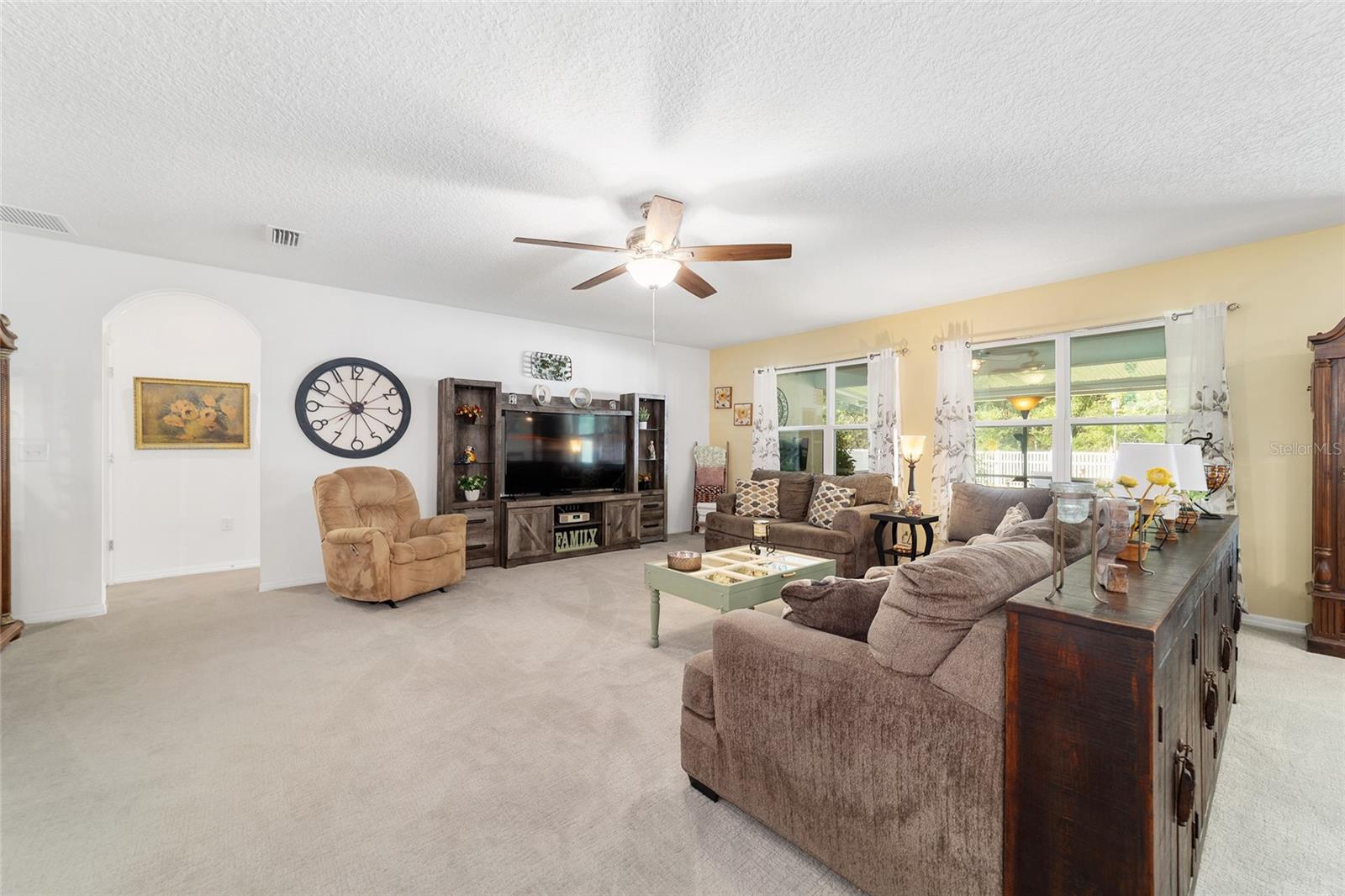 Listing photo id 2 for 2552 42nd Road