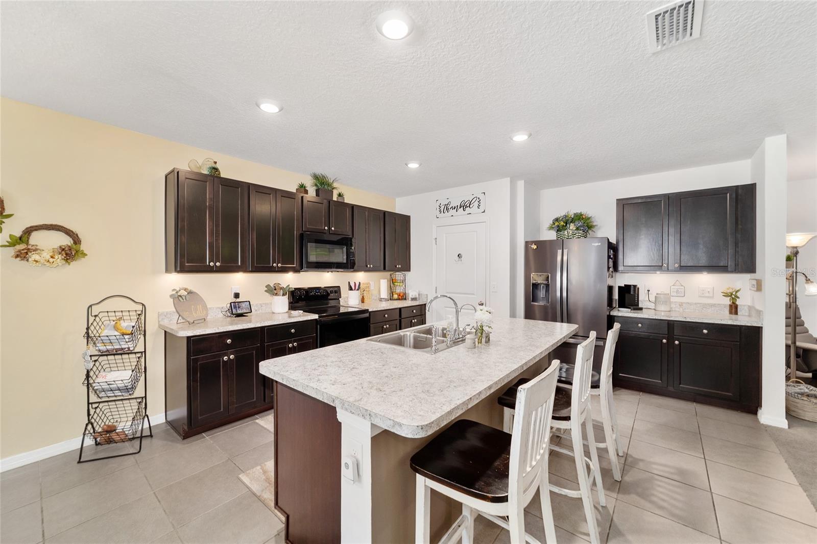 Listing photo id 5 for 2552 42nd Road