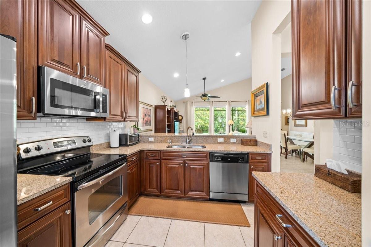 Image 7 of 32 For 814 Copperhead Circle