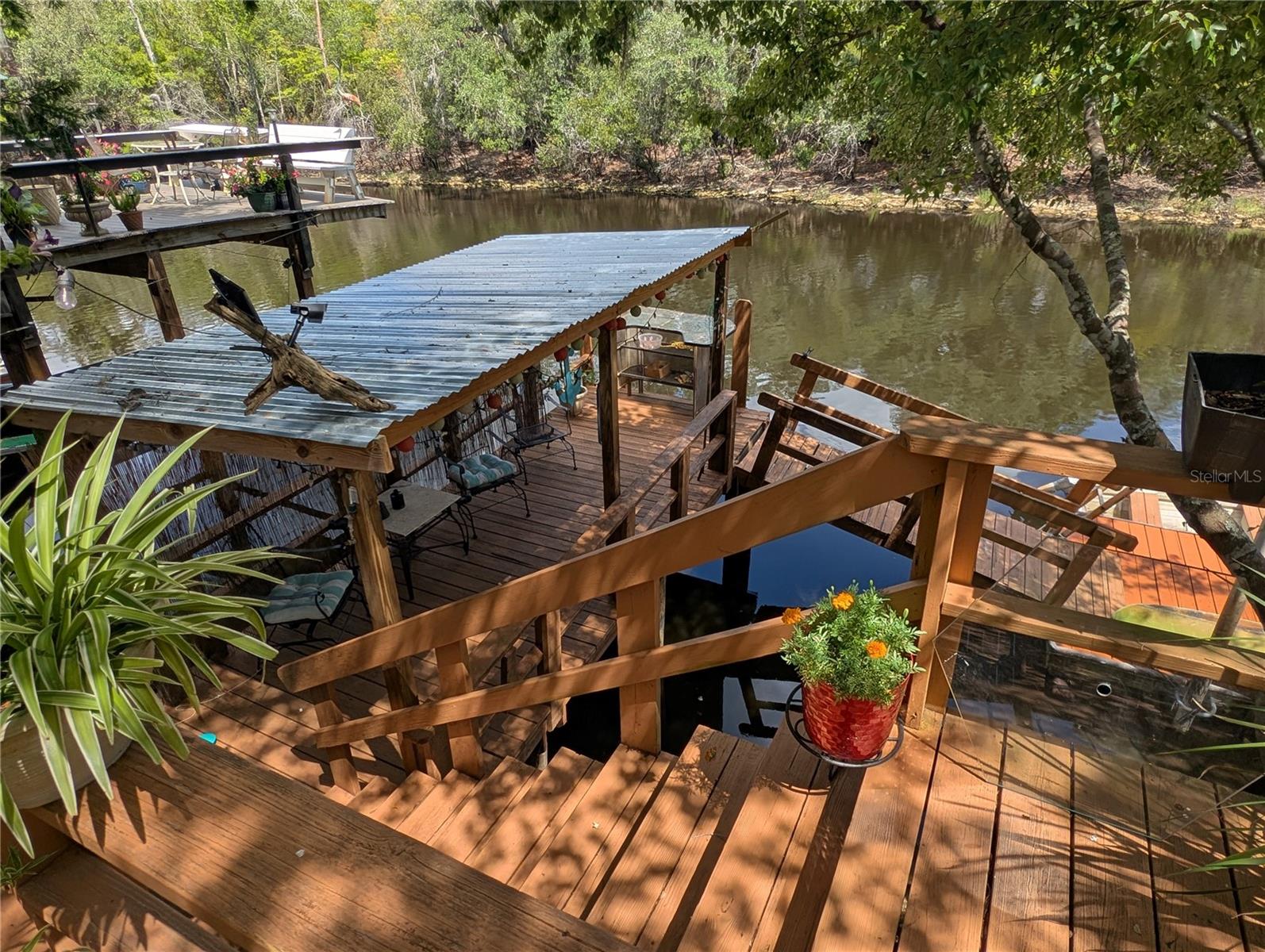 Listing photo id 11 for 3609 Westcove Court