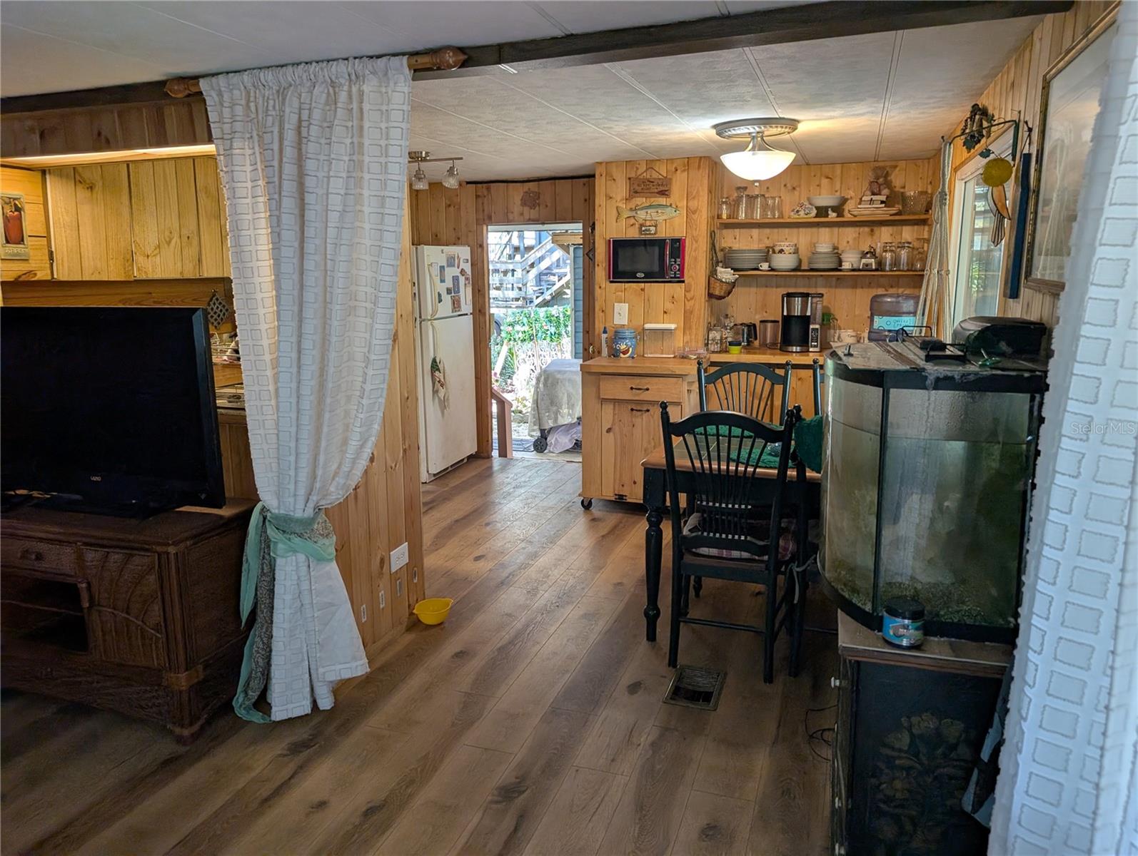 Listing photo id 41 for 3609 Westcove Court