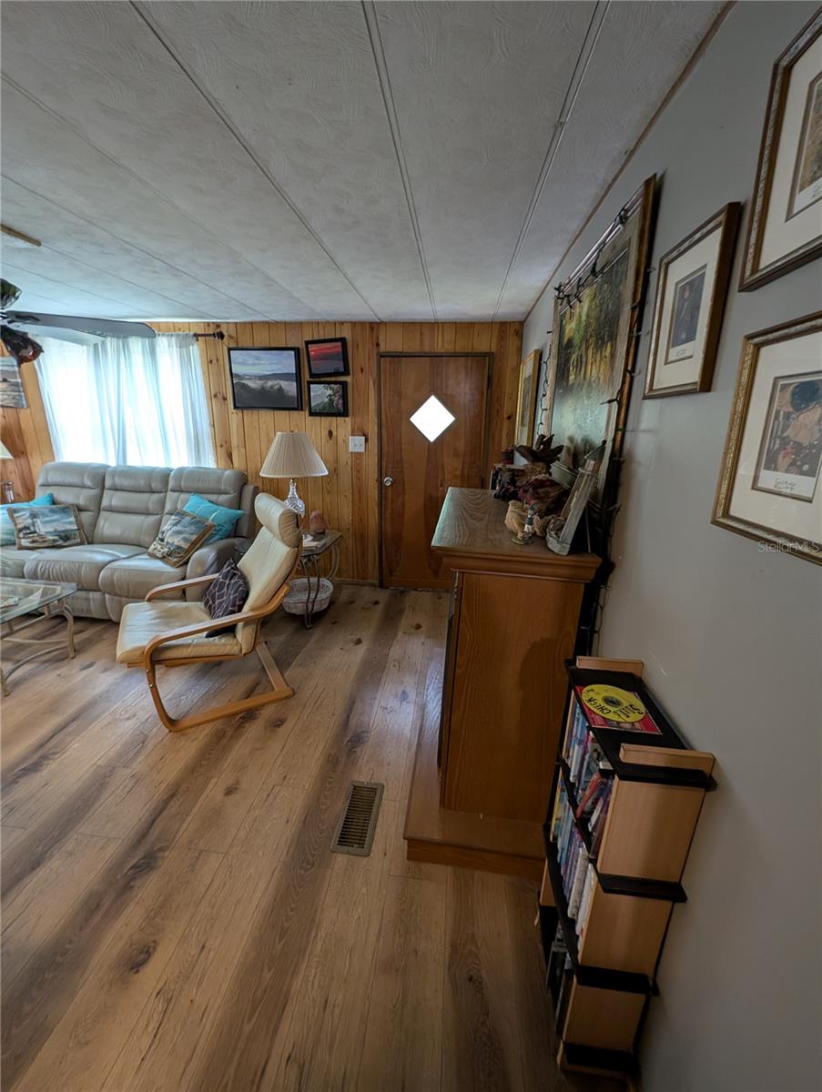 Listing photo id 45 for 3609 Westcove Court