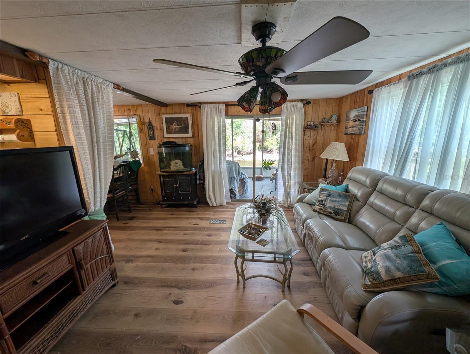 Listing photo id 52 for 3609 Westcove Court