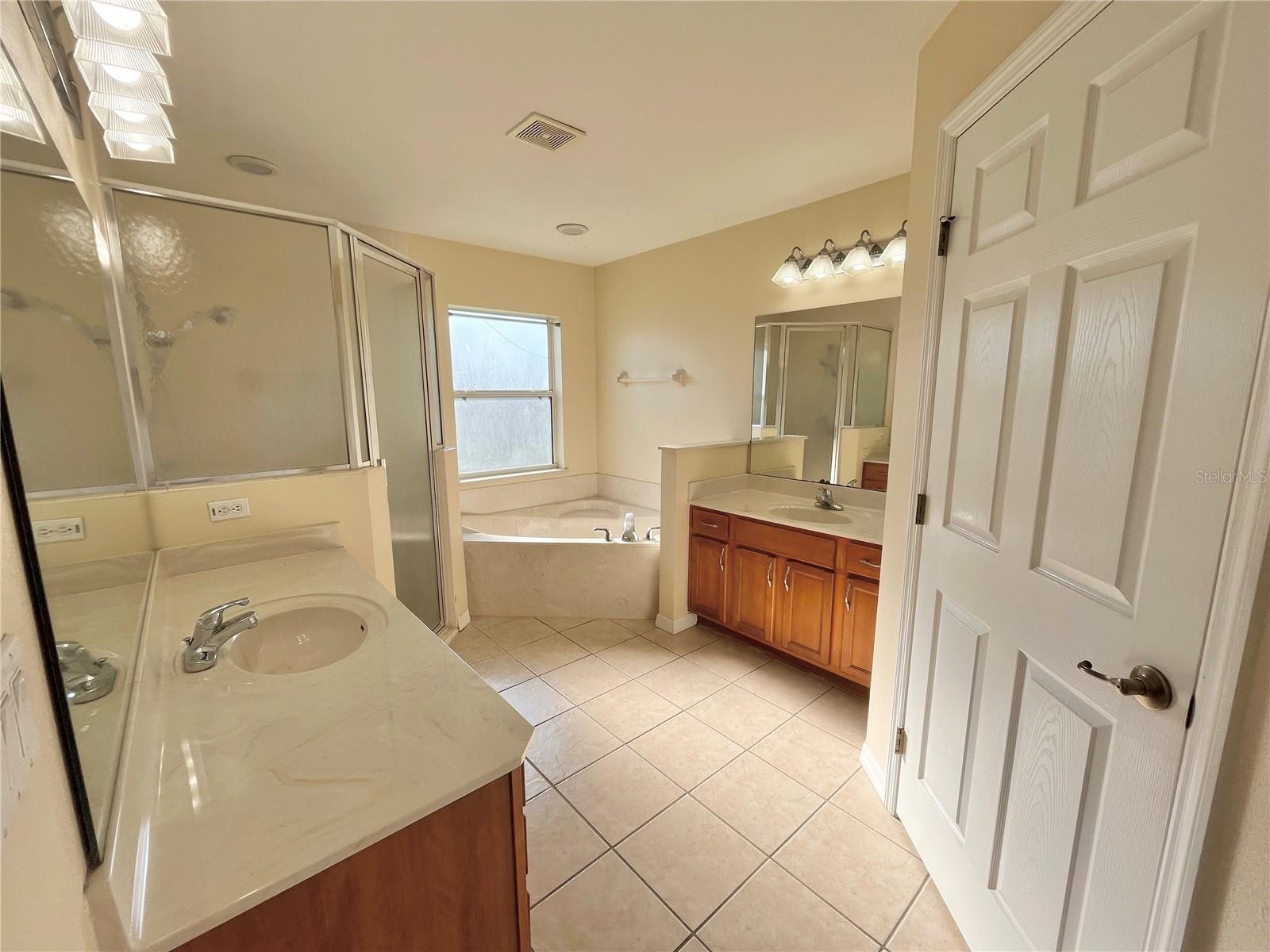 Listing photo id 15 for 4420 100th Street