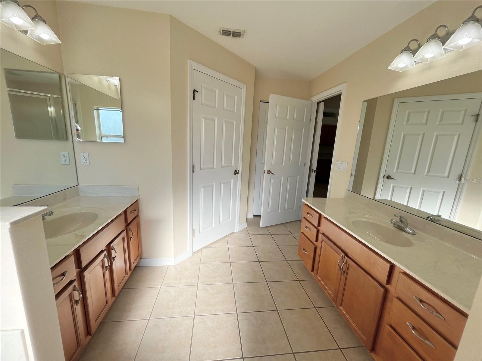 Listing photo id 16 for 4420 100th Street