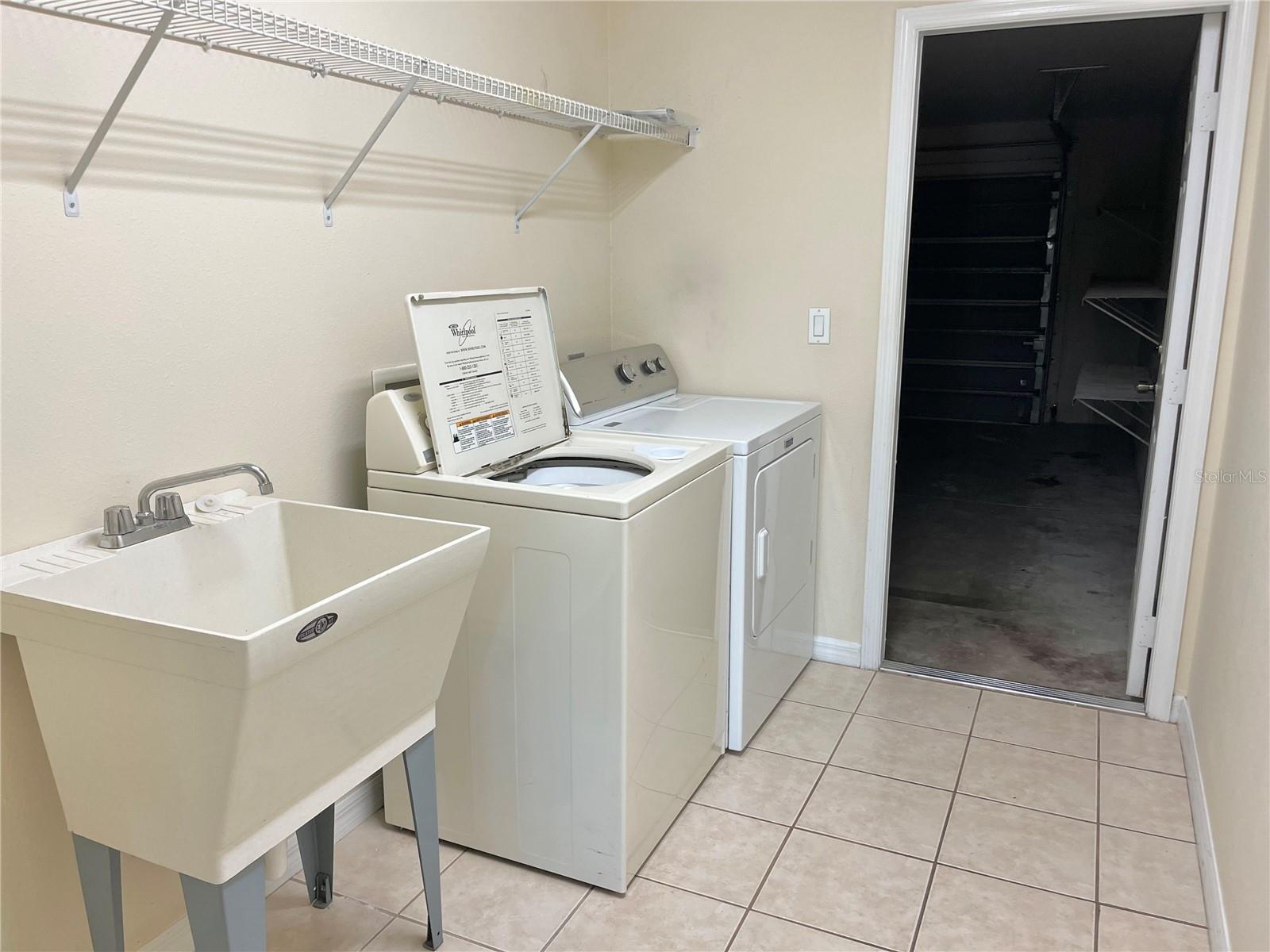 Listing photo id 17 for 4420 100th Street