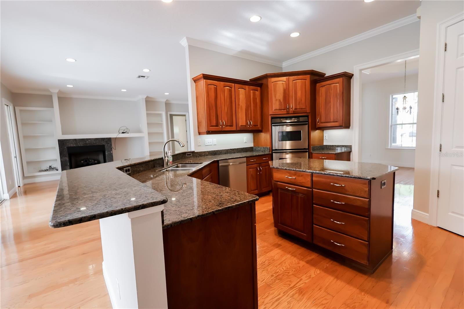 Listing photo id 8 for 6405 13 Avenue