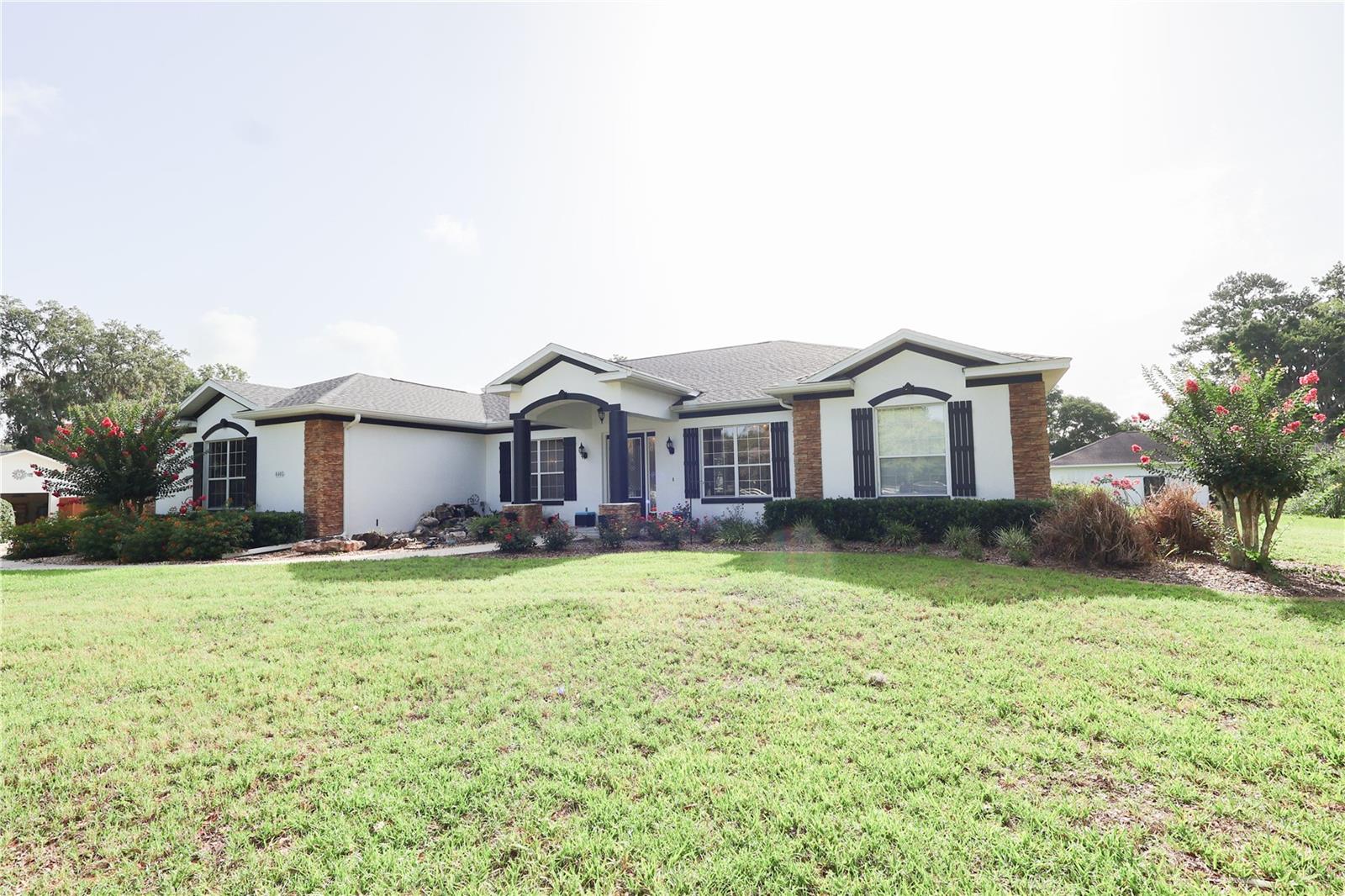 Listing photo id 0 for 6405 13 Avenue