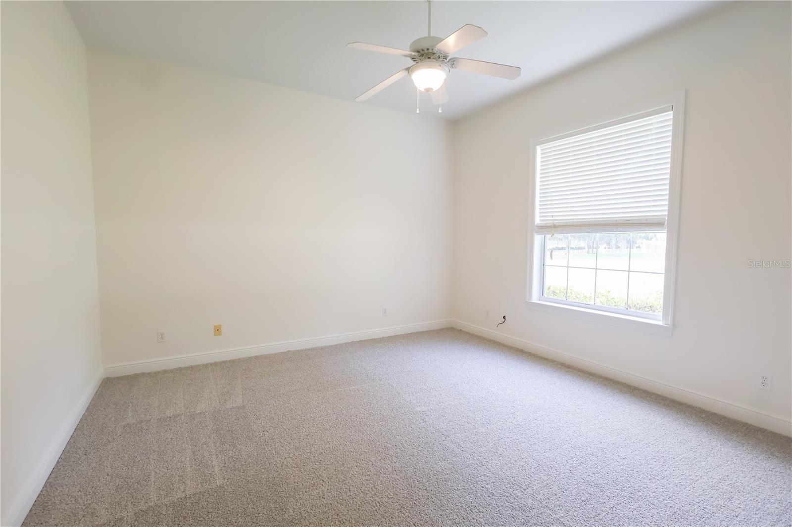 Listing photo id 18 for 6405 13 Avenue