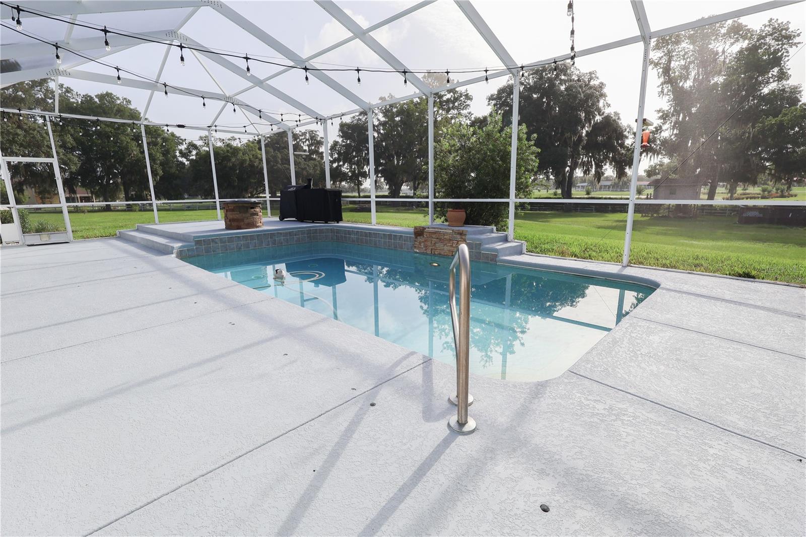 Listing photo id 21 for 6405 13 Avenue