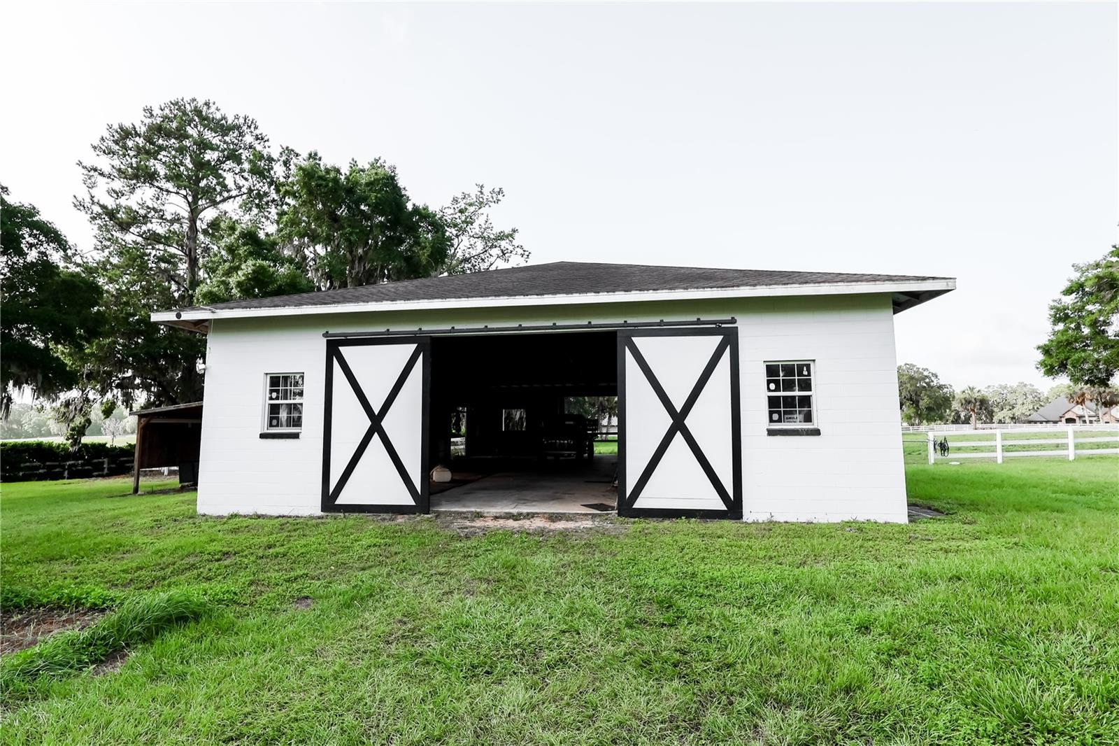 Listing photo id 24 for 6405 13 Avenue