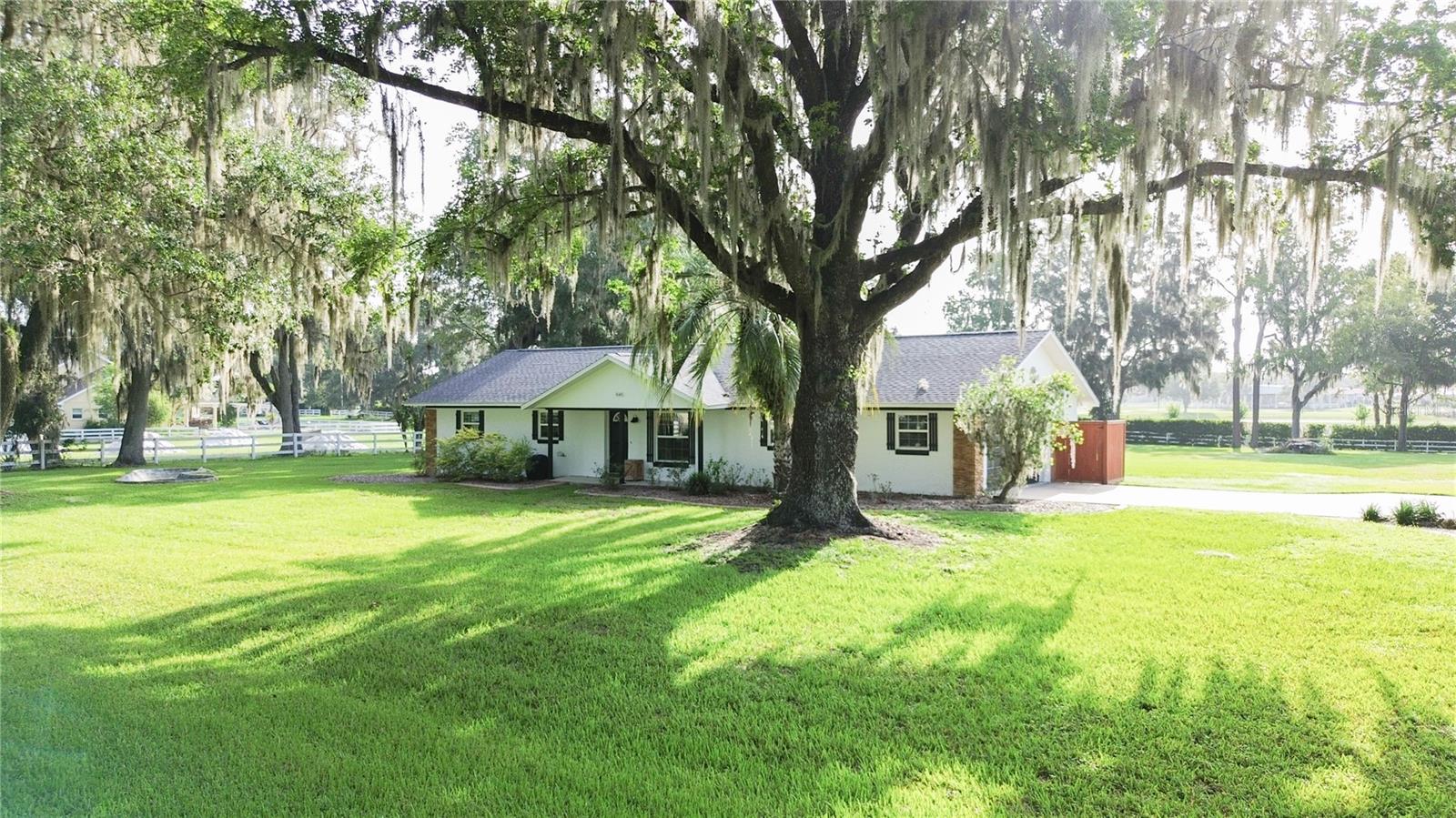 Listing photo id 27 for 6405 13 Avenue