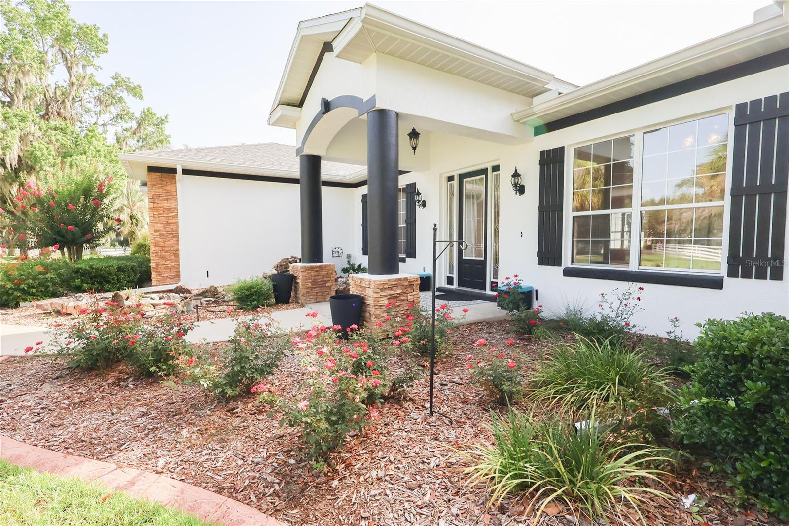 Listing photo id 1 for 6405 13 Avenue