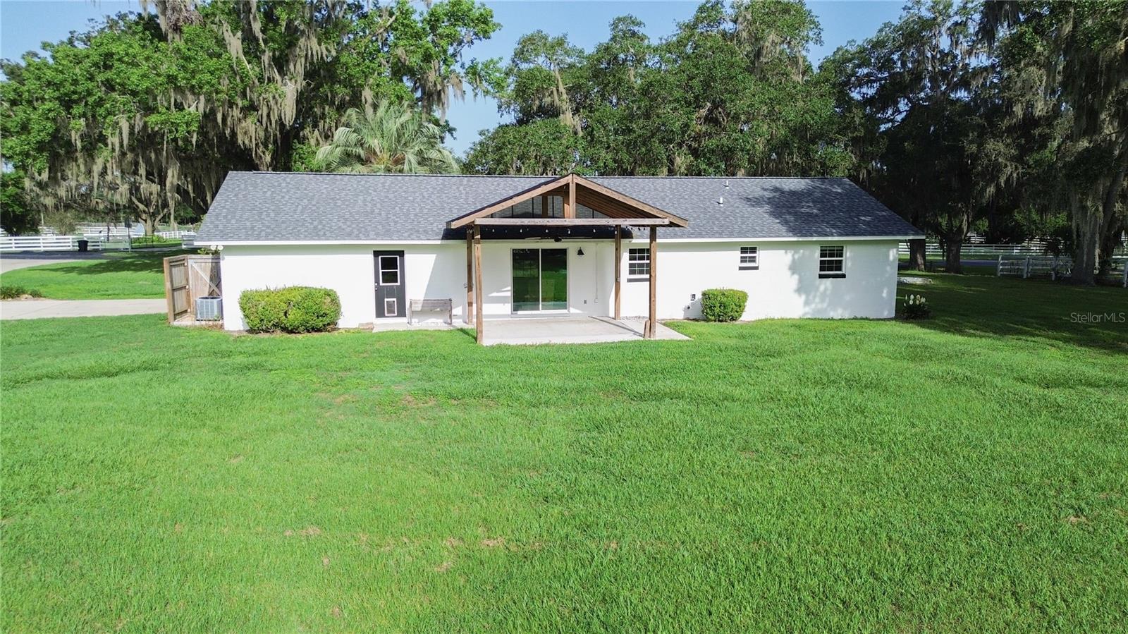 Listing photo id 29 for 6405 13 Avenue