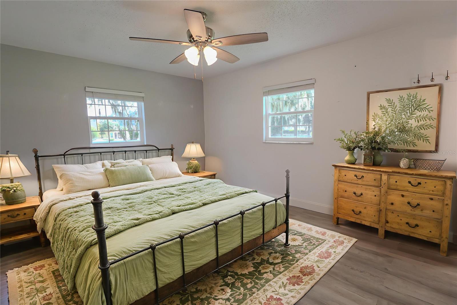 Listing photo id 34 for 6405 13 Avenue
